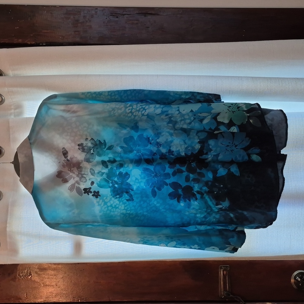 Soft Surroundings Jolene Watercolor Floral Silk Buttons Blouse Sz Medium - Picture 9 of 9